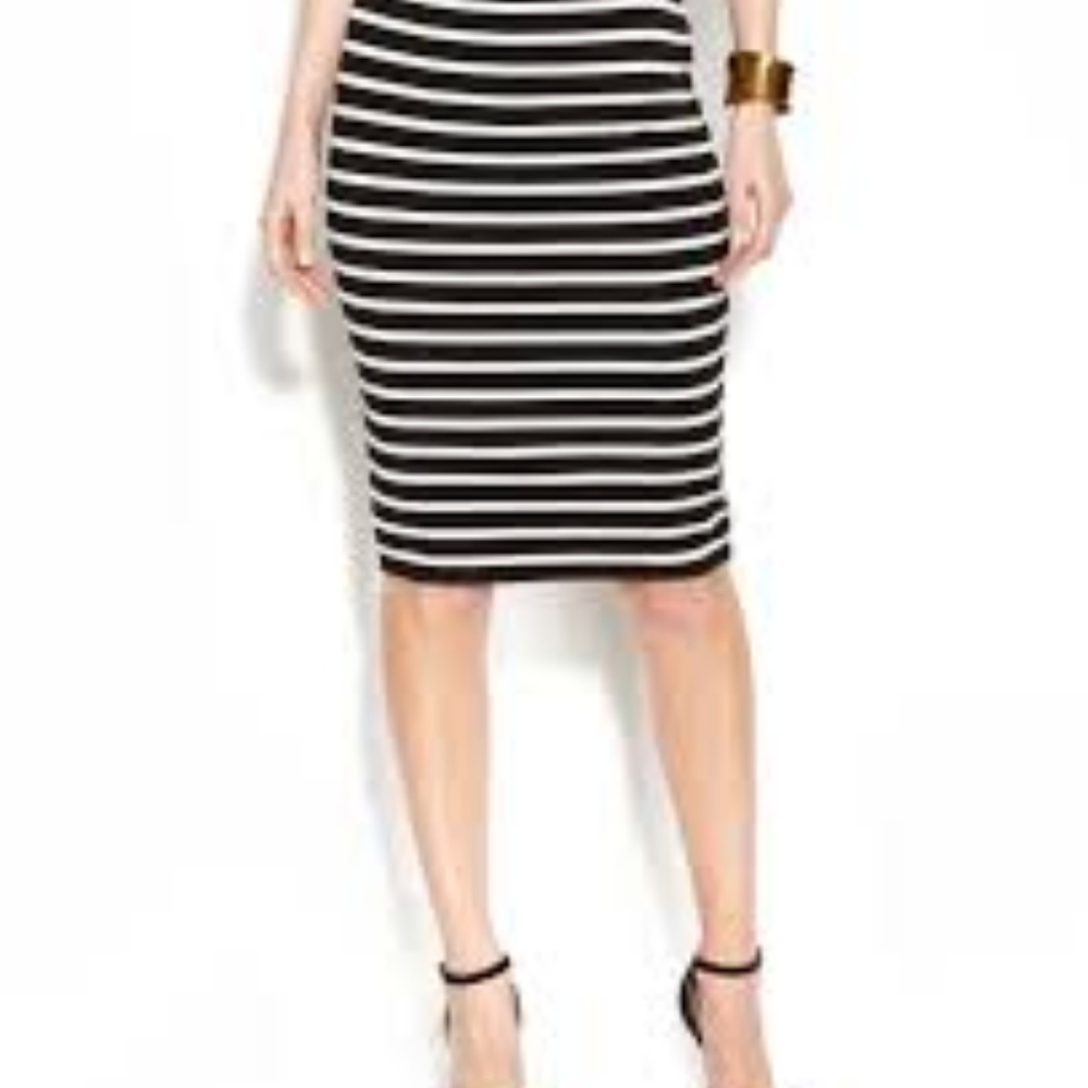 *Vince Camuto Skirt 🖤